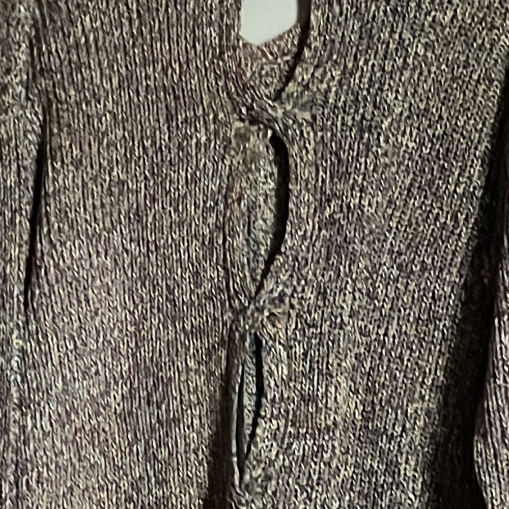 Sweater - Picture 4 of 4